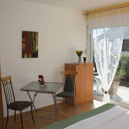 アパート In With Balcony, Air Conditioning, Wifi 4328-2 *